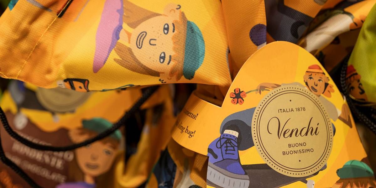 10 NABA graphic packaging Venchi chocolate store Easter eggs gallery 2