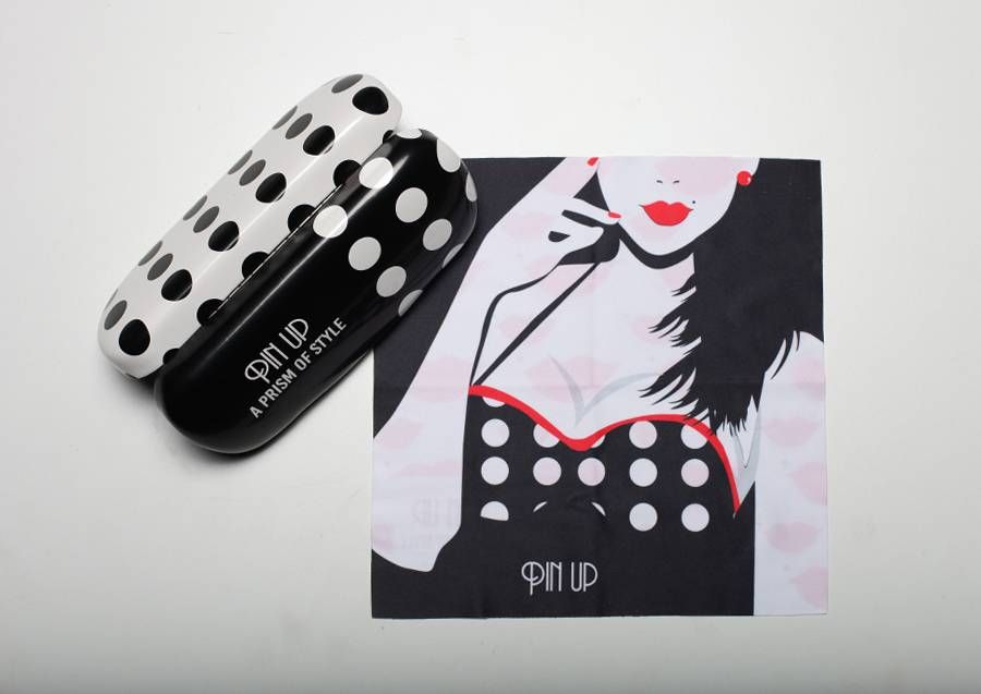 12010204 A prism of style Pin Up