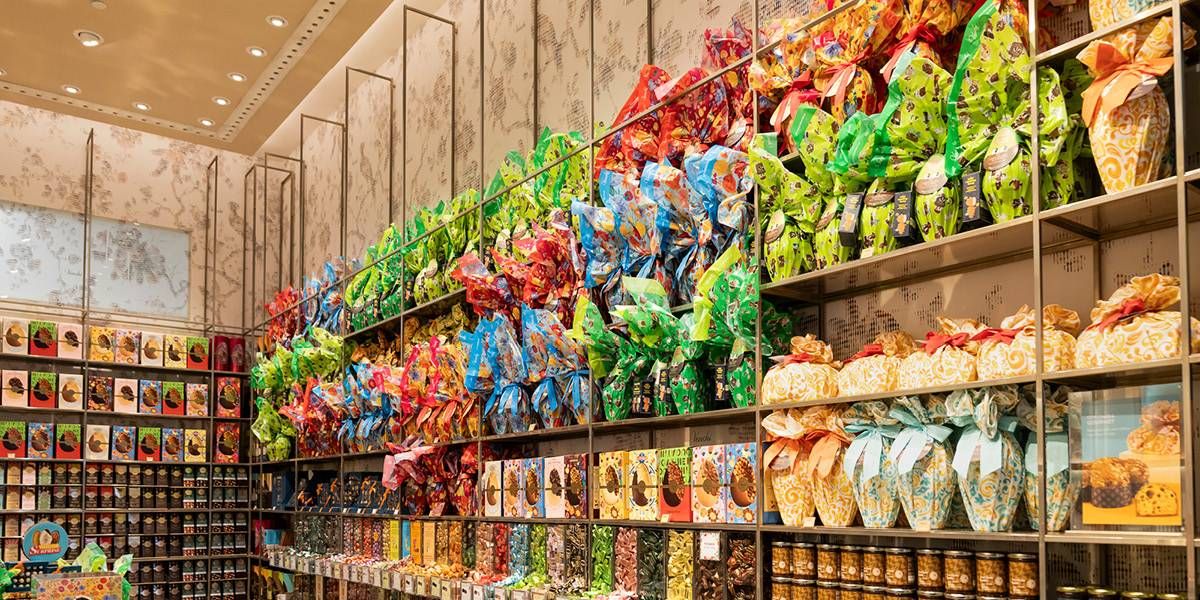 2 NABA graphic packaging Venchi chocolate store Easter eggs gallery 2