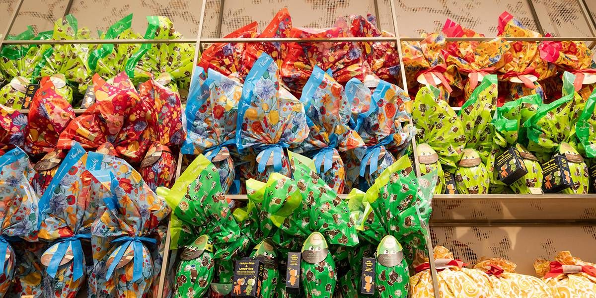 3 NABA graphic packaging Venchi chocolate store Easter eggs gallery 2