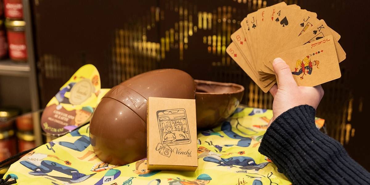 6 NABA graphic packaging Venchi chocolate store Easter eggs gallery 2